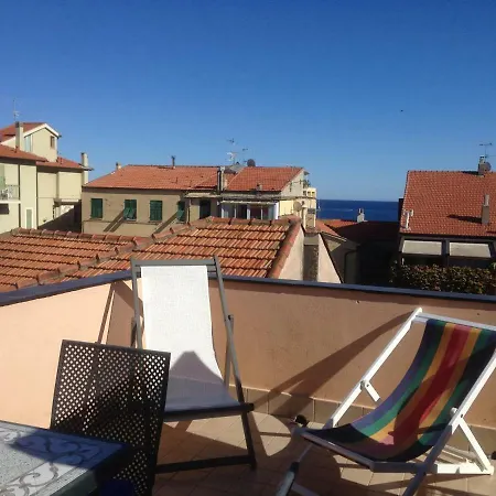 50 Metri Dal Mare Zona Pedonale 4° Piano No Ascensore Finale Ligure