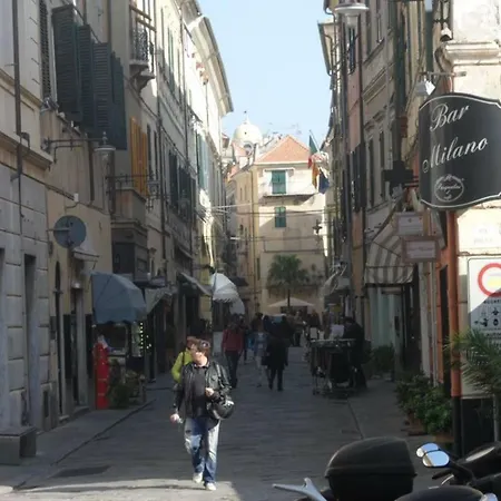 50 Metri Dal Mare Zona Pedonale 4° Piano No Ascensore * Finale Ligure