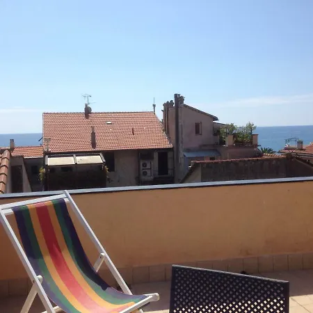 Lägenhet 50 Metri Dal Mare Zona Pedonale 4° Piano No Ascensore Finale Ligure