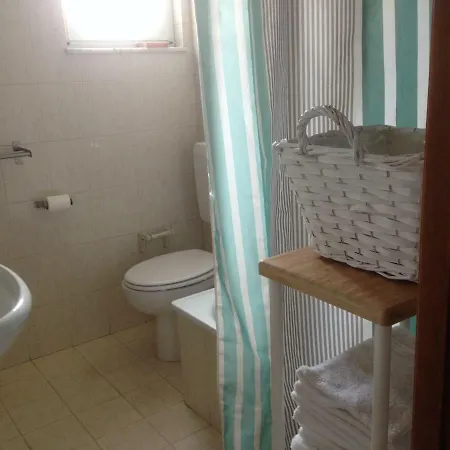 50 Metri Dal Mare Zona Pedonale 4° Piano No Ascensore Lägenhet *